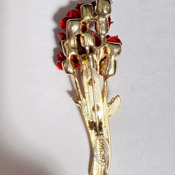 Elegant vintage 1997 Red Floral signed bouquet Brooch with Gold Accents - Picture 5 of 6